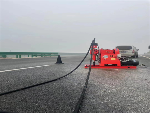 云安马路路基路面开裂下沉注浆加固灌浆